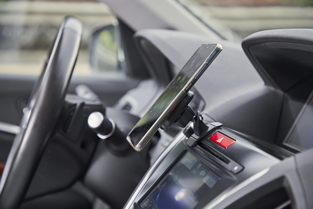 VUXS Powerful Magnet Phone Holder, Used for Dashboard, Rotatable Magnetic Phone Holder, Compatible with iPhone, Samsung And Other Phones, with 4 Metal Plates And 4 Reinforced Magnets, High-quality Magnetic Phone Holder