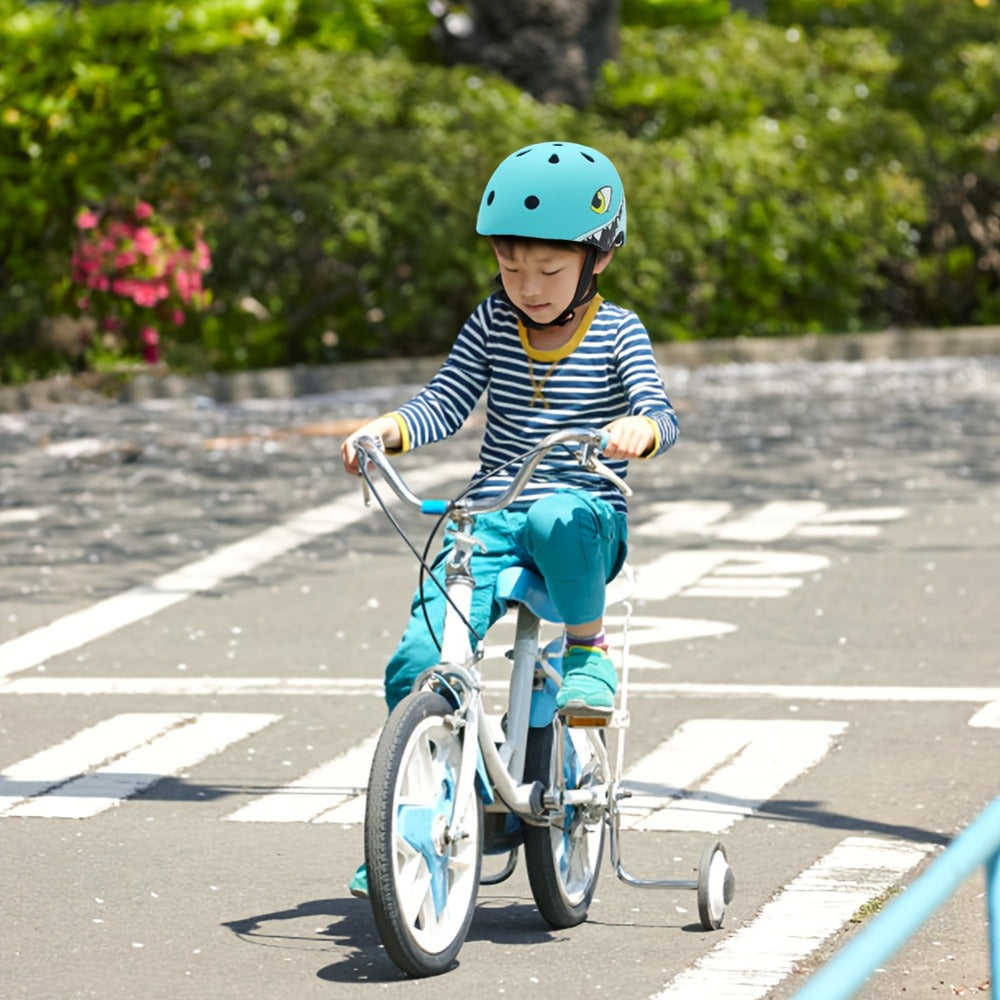 3D Shark Kids Bike Helmet with Knee and Elbow Pads Set – Ultra-Light 230g Adjustable Safety Helmet Ages 5+, 11 Ventilation Holes, Multi-Sport Protective Gear for Boys and Girls | Bike Scooter Roller Skate