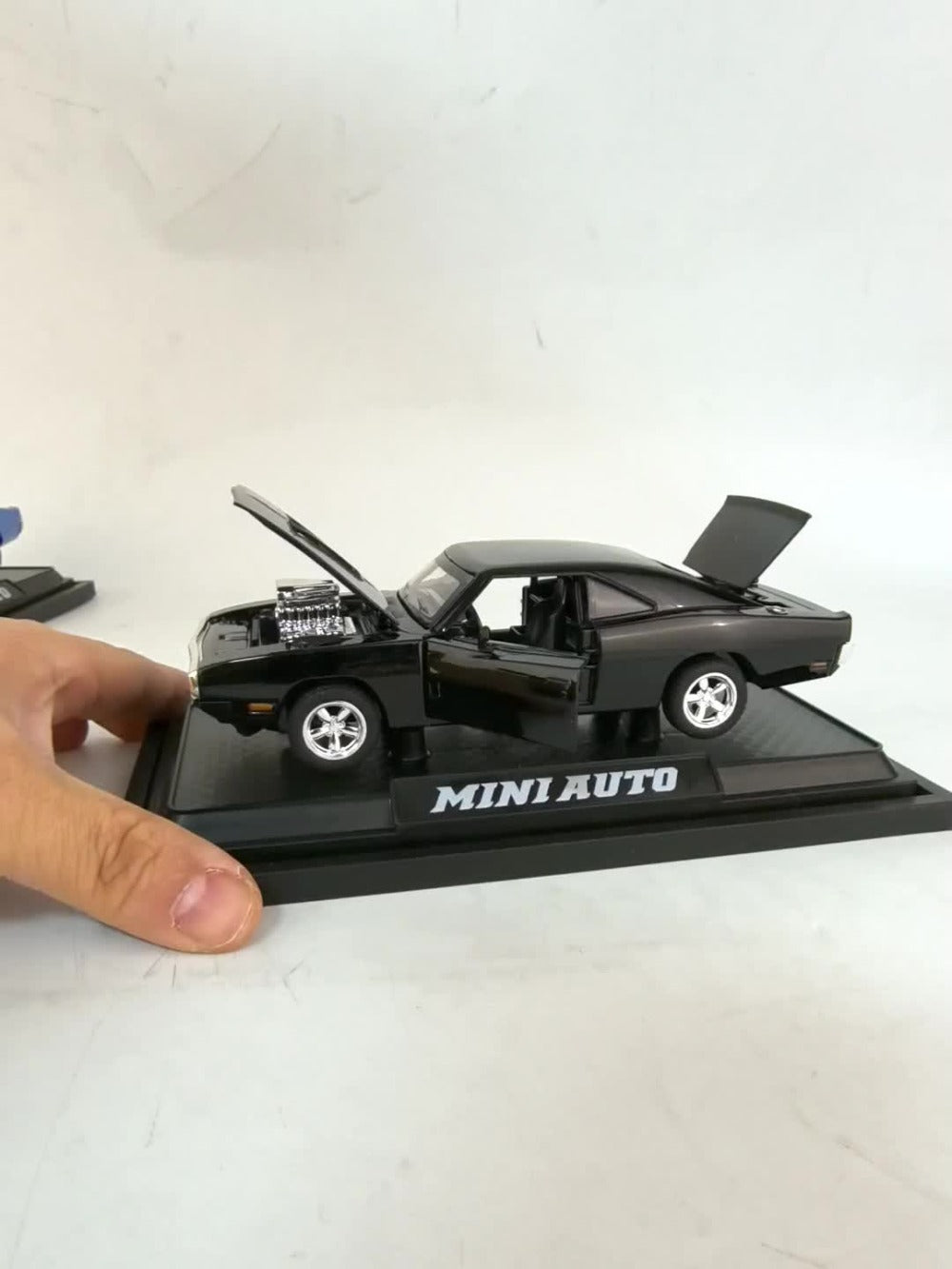 Dodge Challenger Diecast Model Car Zinc Alloy Collectible Static Replica – Highly Detailed Home & Office Decor, Birthday Christmas Gift for Car Enthusiasts (Blue / Black / White)