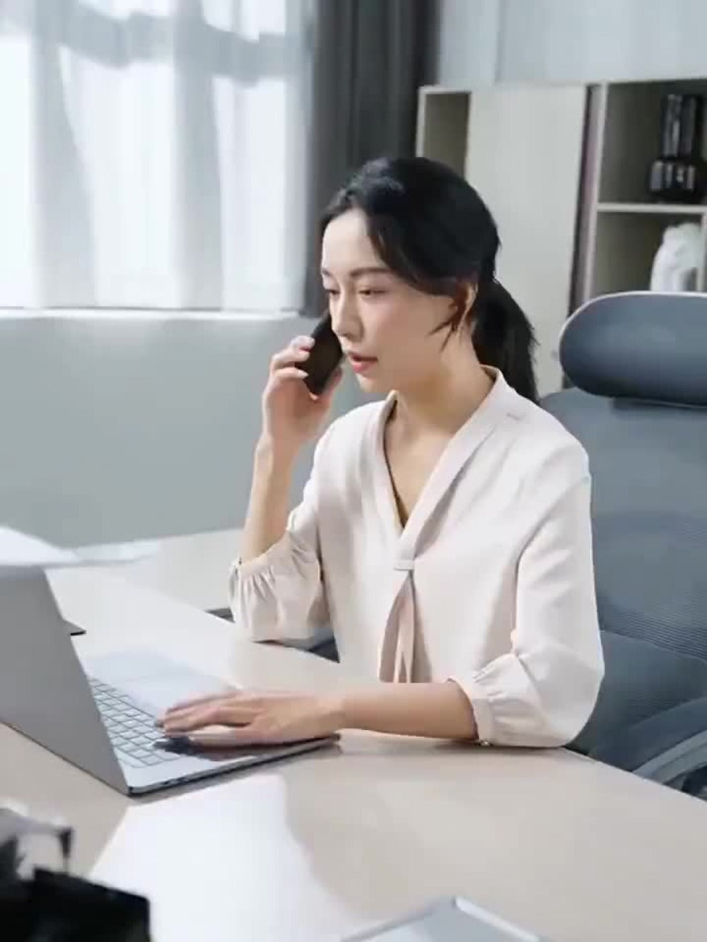 USB Rechargeable Vibration Massage Stick – Portable Handheld Full Body Massager for Neck, Back, Legs & Waist Relaxation, Compact Electric Wand Massager for Home Office & Travel Use