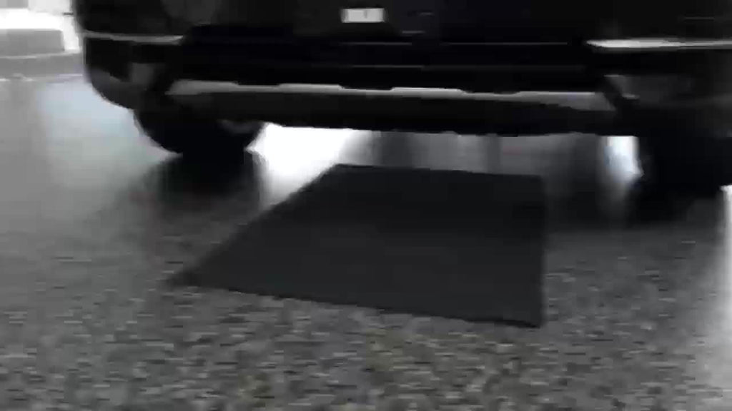 Oil-Absorbing Garage Floor Mat Set with Cleaning Brush, Durable PE Material | Can Be Cut to Size | Multi-Use Protective Mat for Suvs, Pickup Trucks, Motorcycles, Golf Carts & Repair Shops, about 2.55 Mm Thick