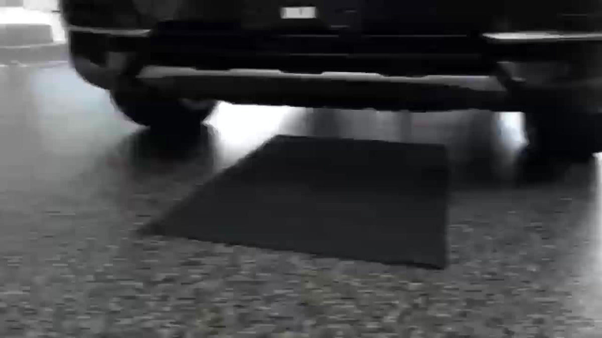 Oil-Absorbing Garage Floor Mat Set with Cleaning Brush, Durable PE Material | Can Be Cut to Size | Multi-Use Protective Mat for Suvs, Pickup Trucks, Motorcycles, Golf Carts & Repair Shops, about 2.55 Mm Thick