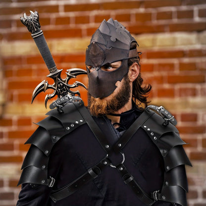 Medieval Knight Costume Set 4pcs PU Leather Shoulder Armor Cape Arm Guards & Belt for Men – Viking Warrior LARP Cosplay Halloween Renaissance Faire Prop, Black