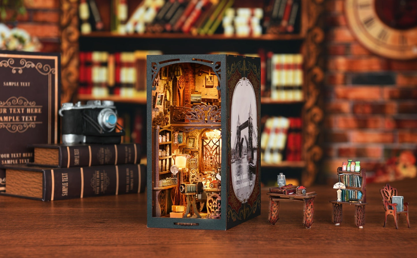 Book Nook Kit Film Darkroom DIY – Vintage Photography Bookshelf Insert Decor, 3D Wooden Puzzle Bookend Model Building Set for Adults Teens, Home Office Living Room Decoration, No Battery Needed