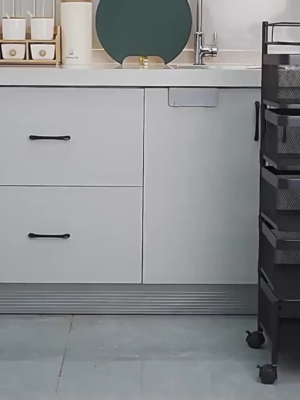 5-Tier Metal Kitchen Storage Shelf with Rolling Wheels and 360° Swivel detail image - detail view 12