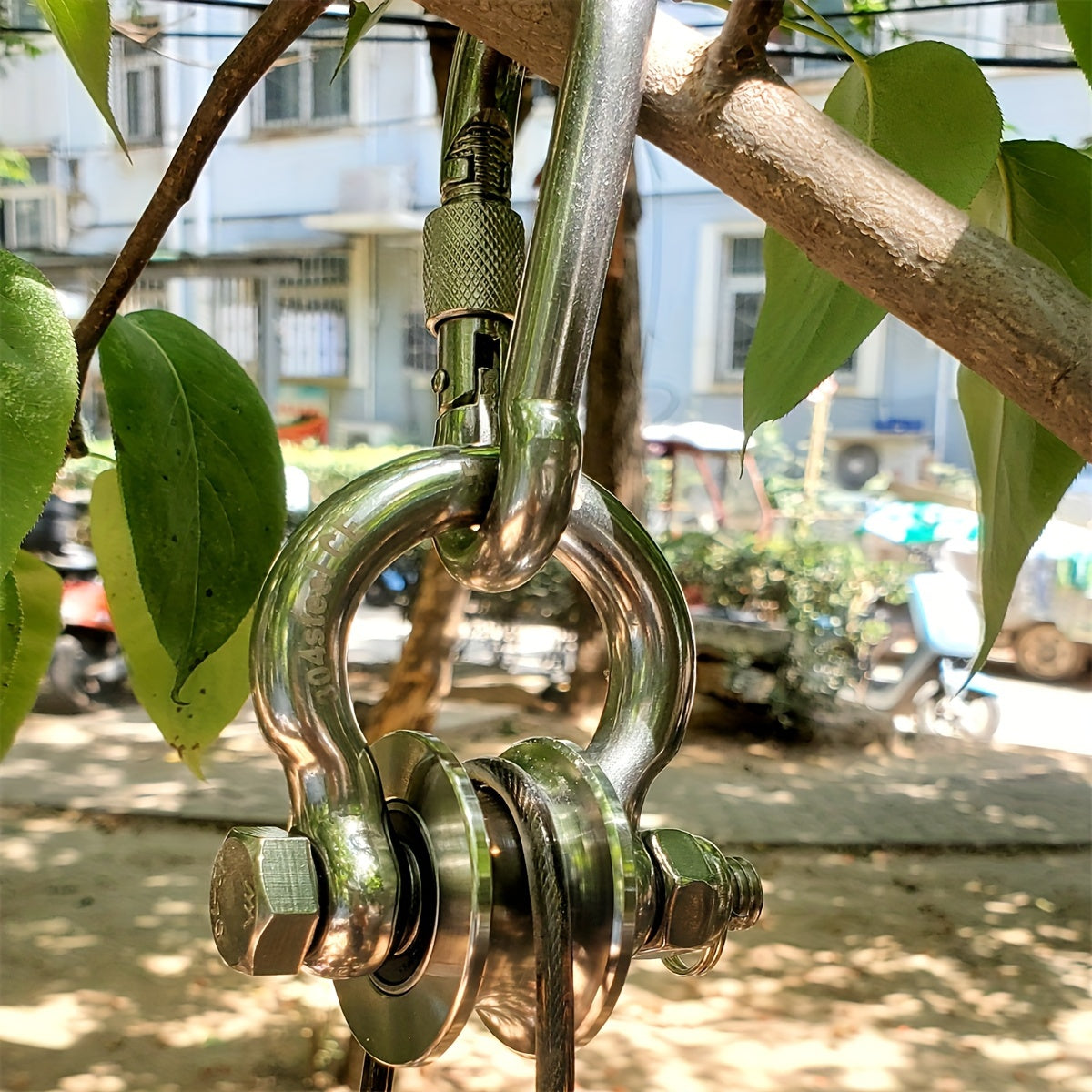 Stainless steel large bow type lifting shackle, with a load-bearing capacity of 2000bl, can be used for tying, traction, suspension, or lifting applications.