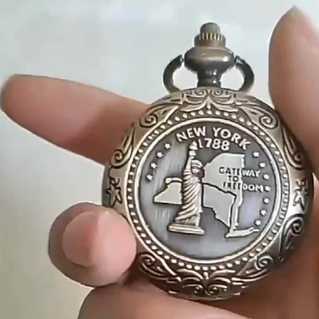 Vintage Pocket Compass Luminous Indicator - Compact Outdoor Navigation Tool for Hiking, Camping, Mountaineering & Adventures, Christmas Gift for Outdoor Enthusiasts