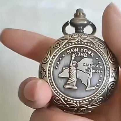 Vintage Pocket Compass Luminous Indicator - Compact Outdoor Navigation Tool for Hiking, Camping, Mountaineering & Adventures, Christmas Gift for Outdoor Enthusiasts