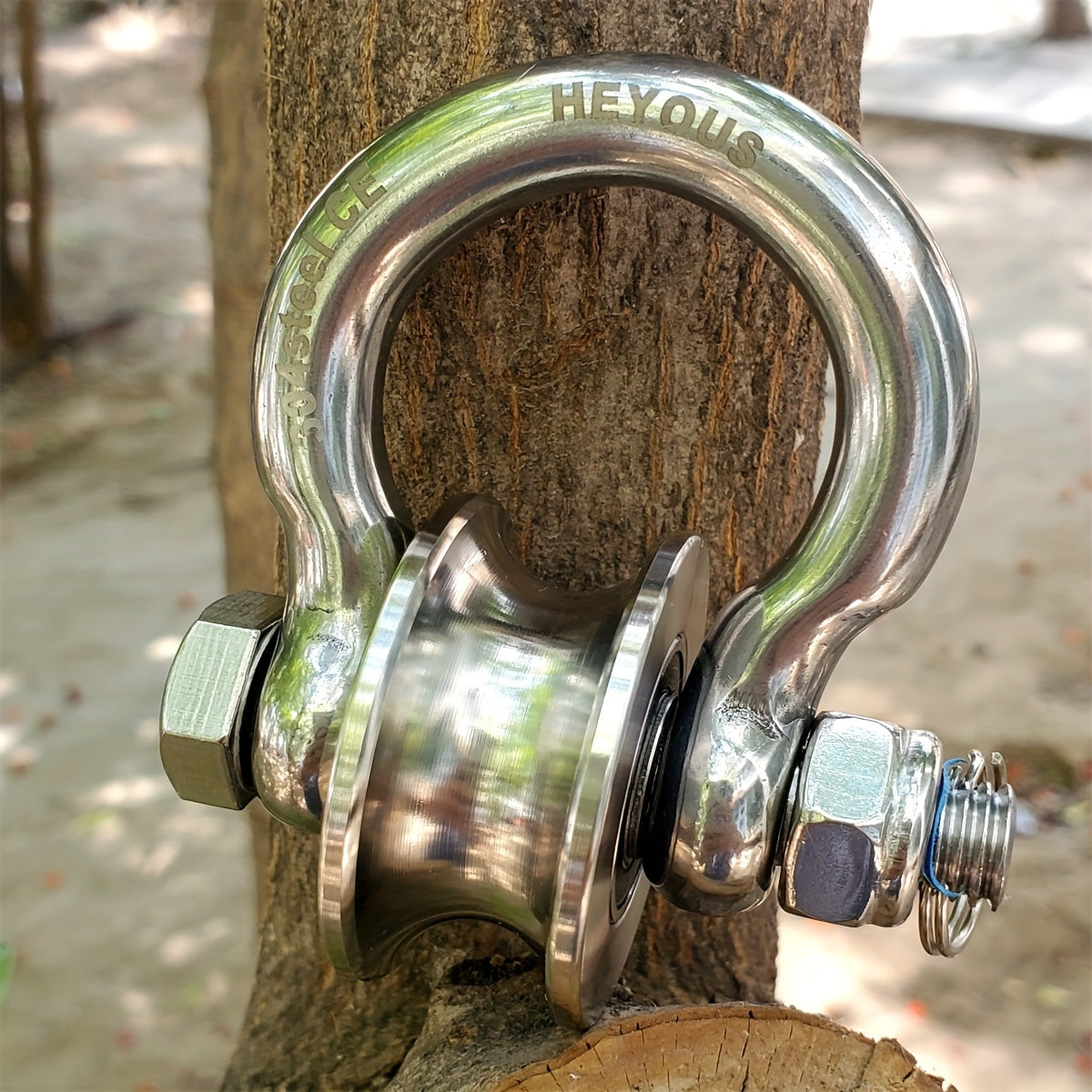 Stainless steel large bow type lifting shackle, with a load-bearing capacity of 2000bl, can be used for tying, traction, suspension, or lifting applications.