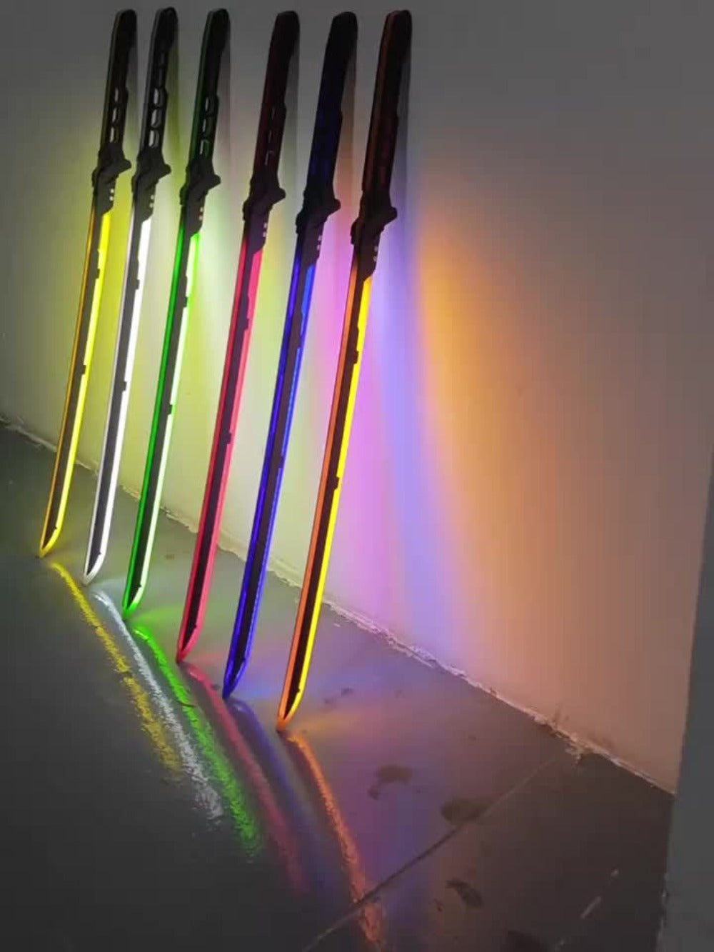 LED Cyberpunk Katana Prop 80cm Acrylic Luminous – 1:1 Scale Sci-Fi Glowing Sword for Cosplay Halloween Masquerade Party Display Collectible Blunt Safe Red Orange Green