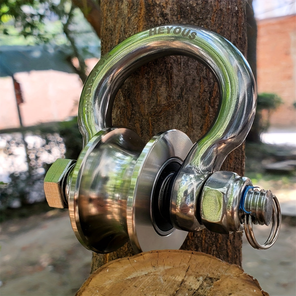 Stainless steel large bow type lifting shackle, with a load-bearing capacity of 2000bl, can be used for tying, traction, suspension, or lifting applications.