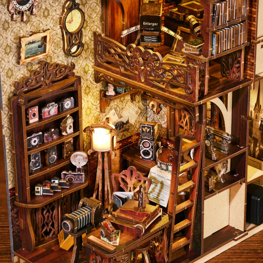 Book Nook Kit Film Darkroom DIY – Vintage Photography Bookshelf Insert Decor, 3D Wooden Puzzle Bookend Model Building Set for Adults Teens, Home Office Living Room Decoration, No Battery Needed
