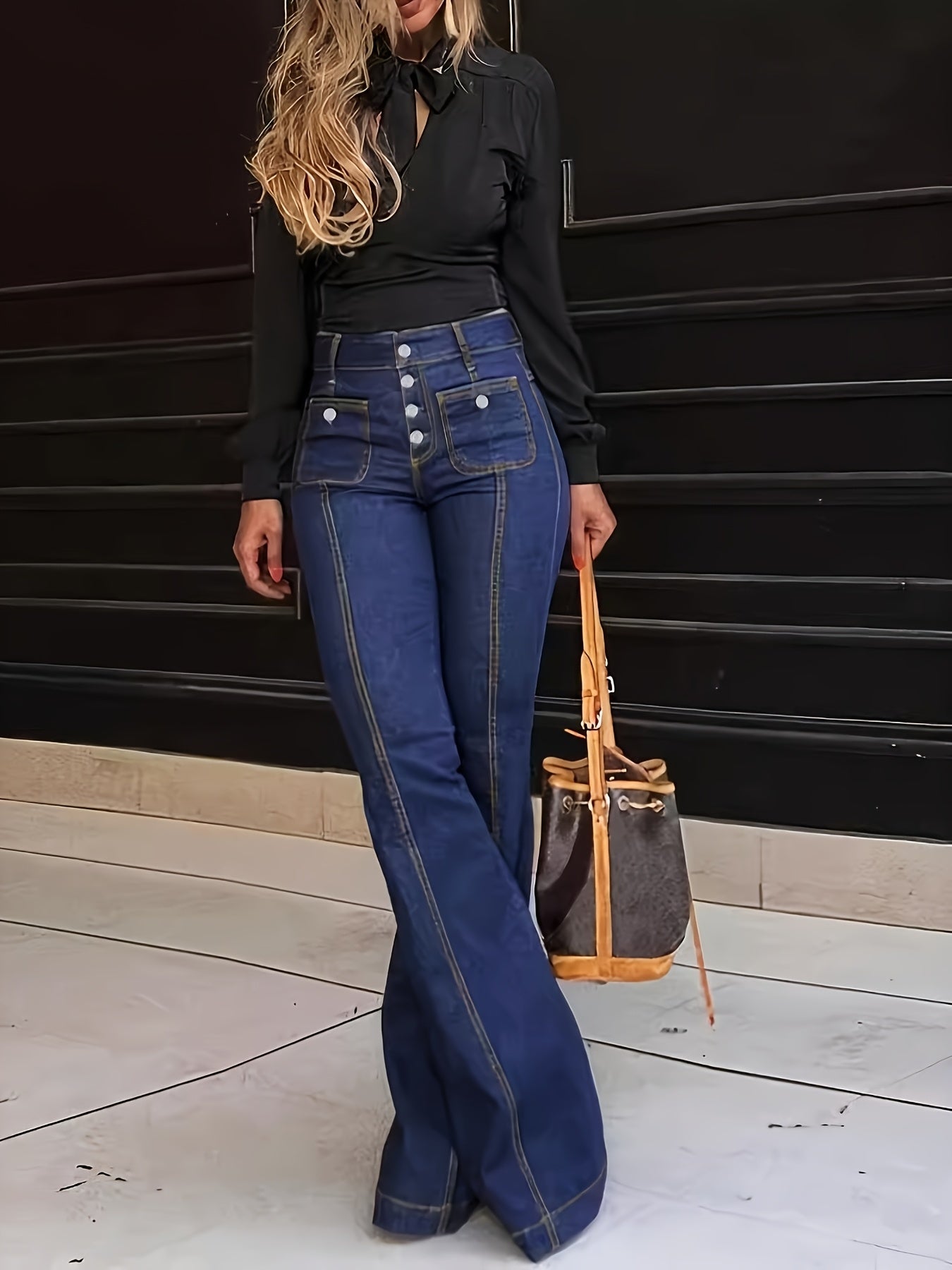 Women's High-Waist Flare Jeans - Dark Blue Pocket Detail detail image