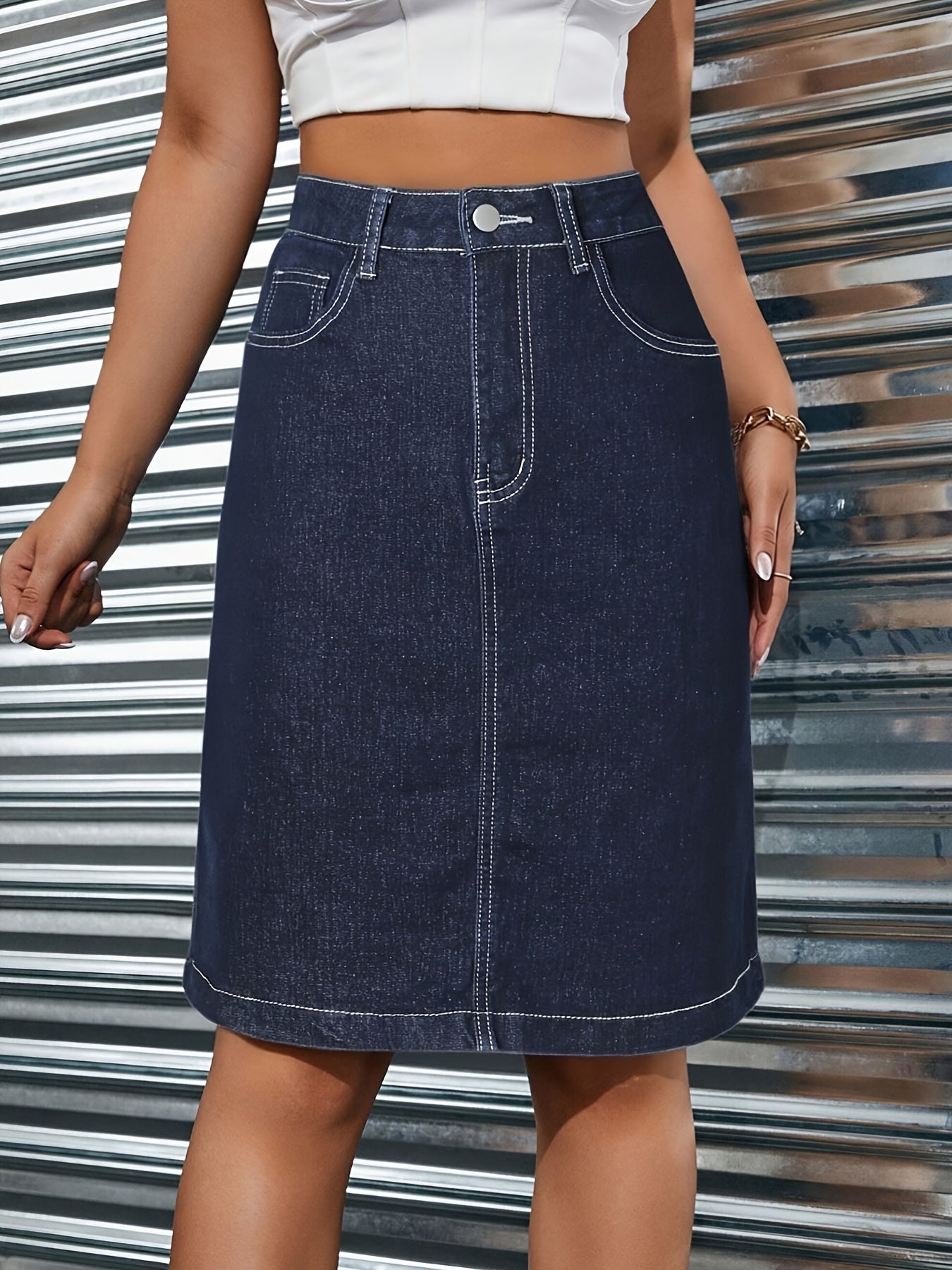 Women's Midi Denim Skirt - Pocket Detail detail image