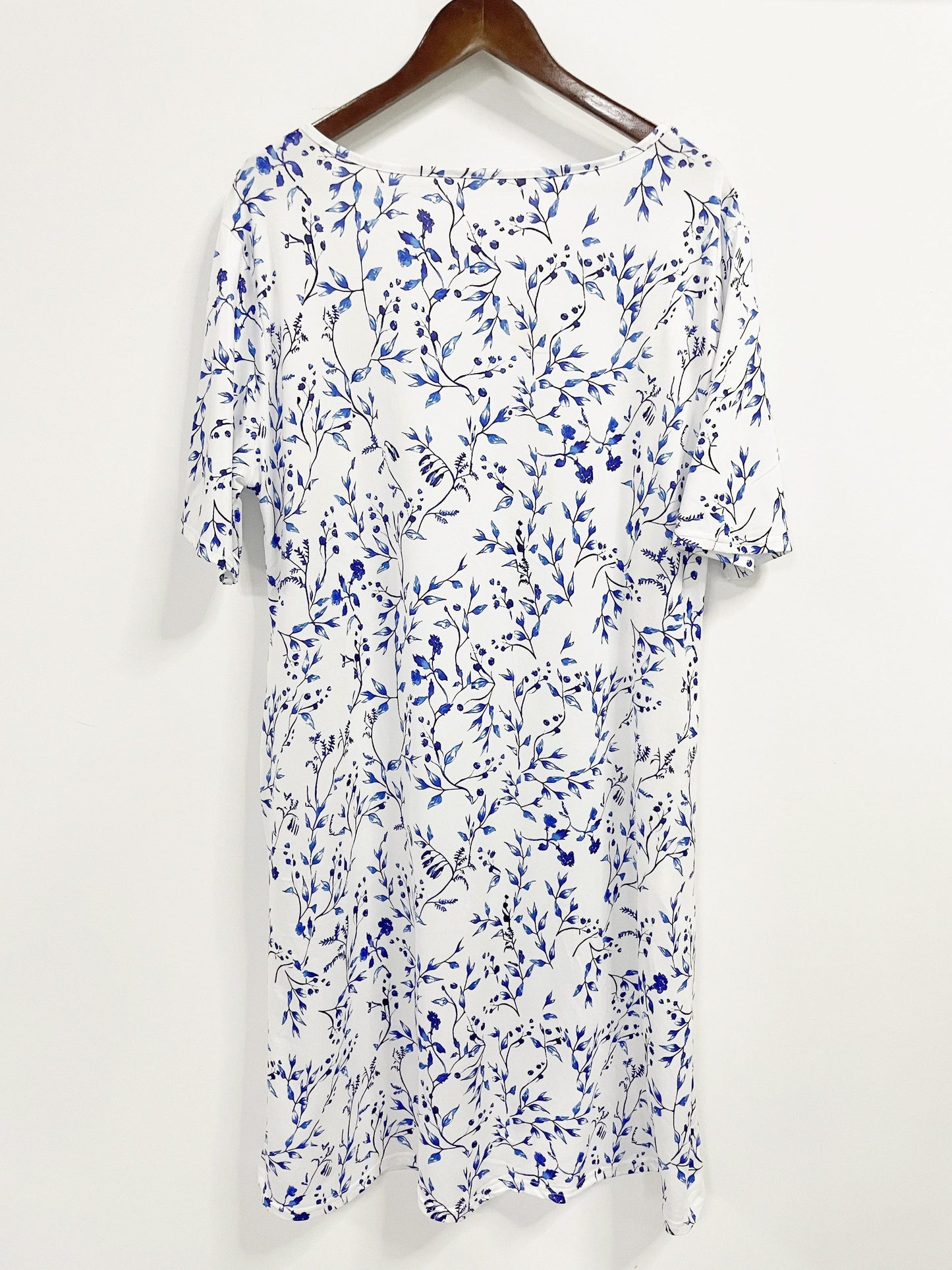 Women's Printed Crew Neck Midi Casual Dress - Short Sleeve Easy Styling detail image - detail view 7