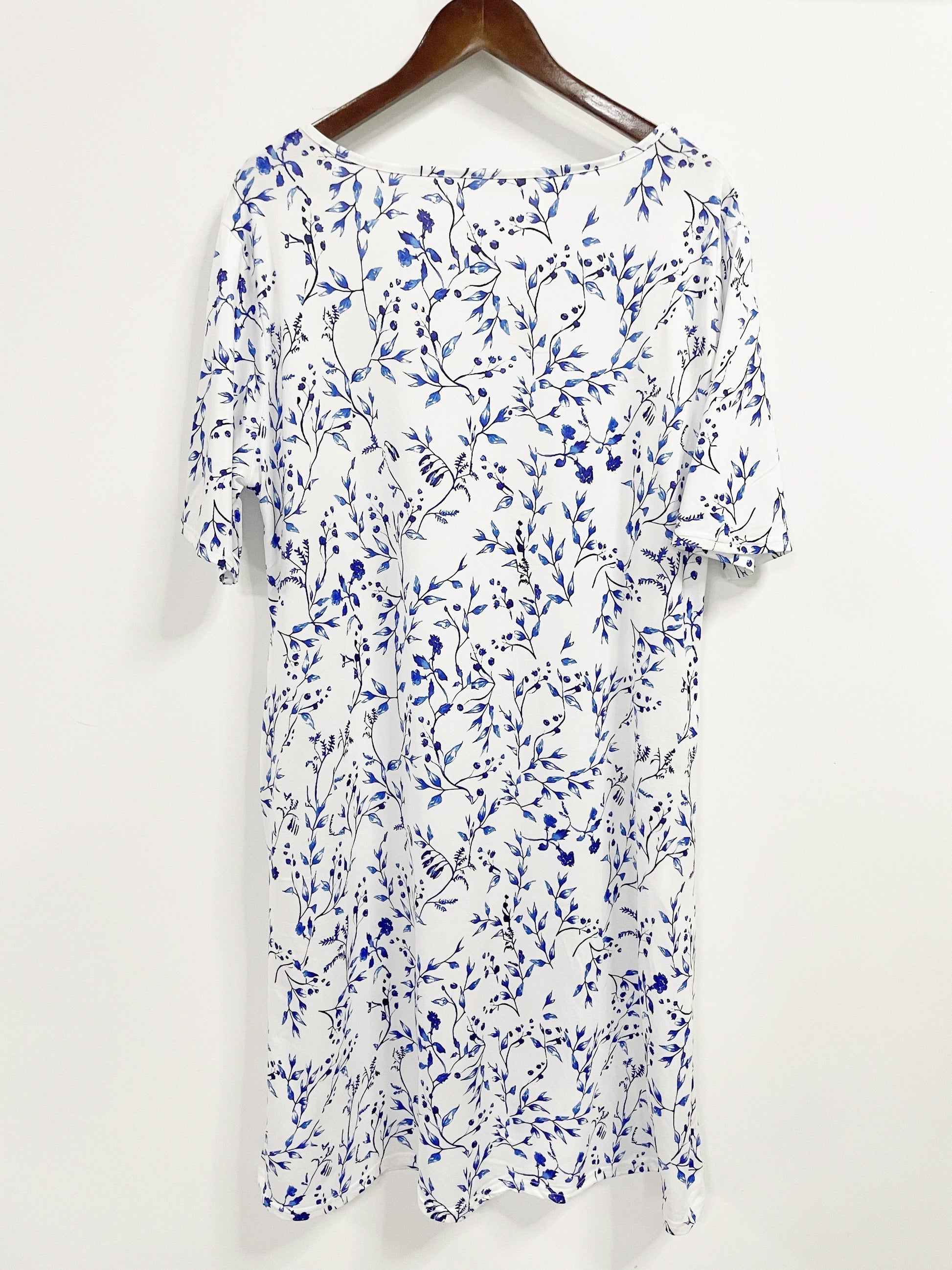 Women's Printed Crew Neck Midi Casual Dress - Short Sleeve Easy Styling detail image - detail view 7