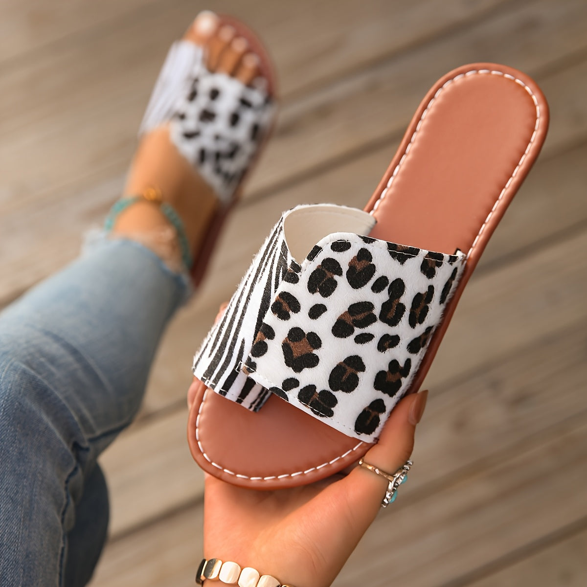 Women's Slippers – Lightweight Slip-On for Beach & Water detail image - detail view 5