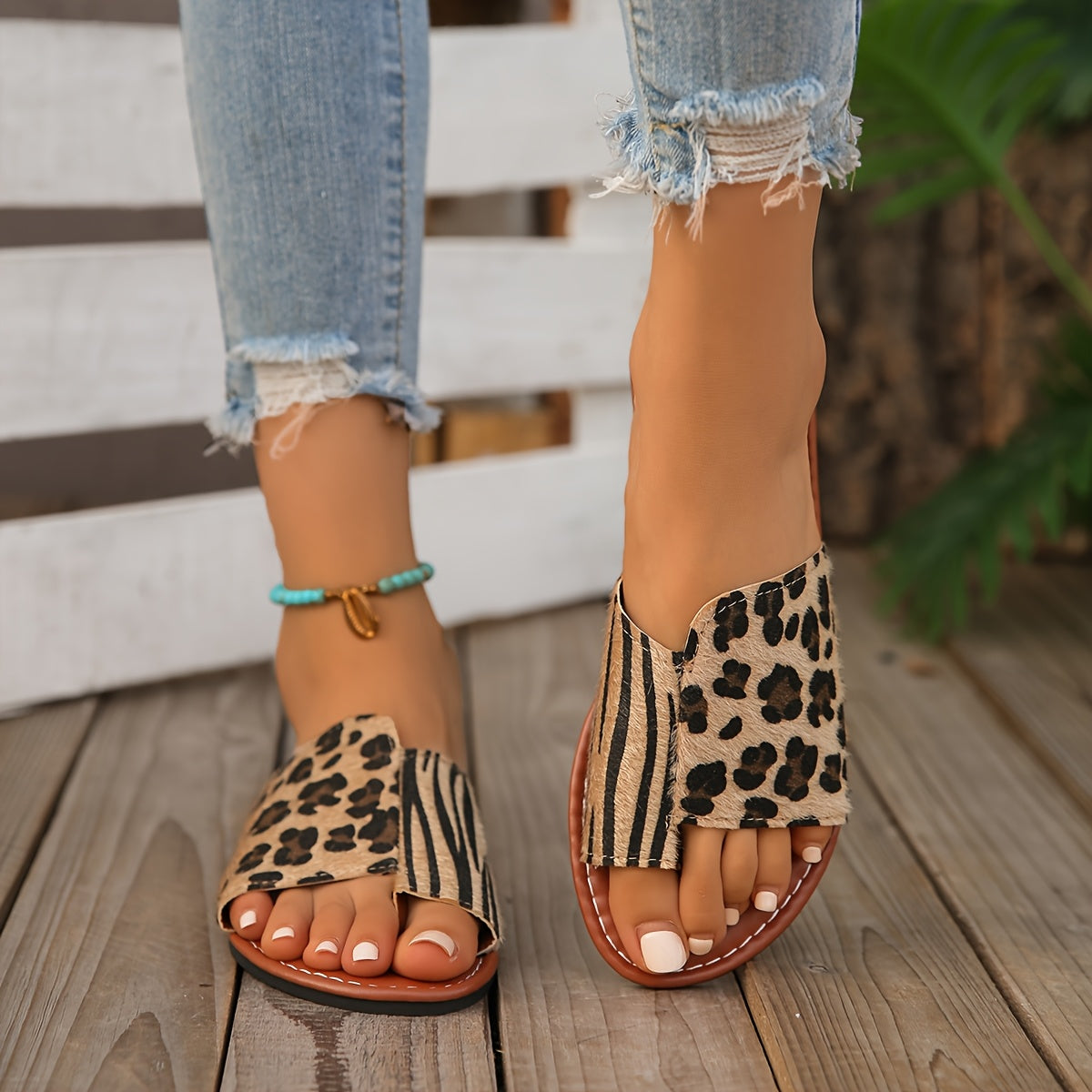 Women's Slippers – Lightweight Slip-On for Beach & Water detail image - detail view 6