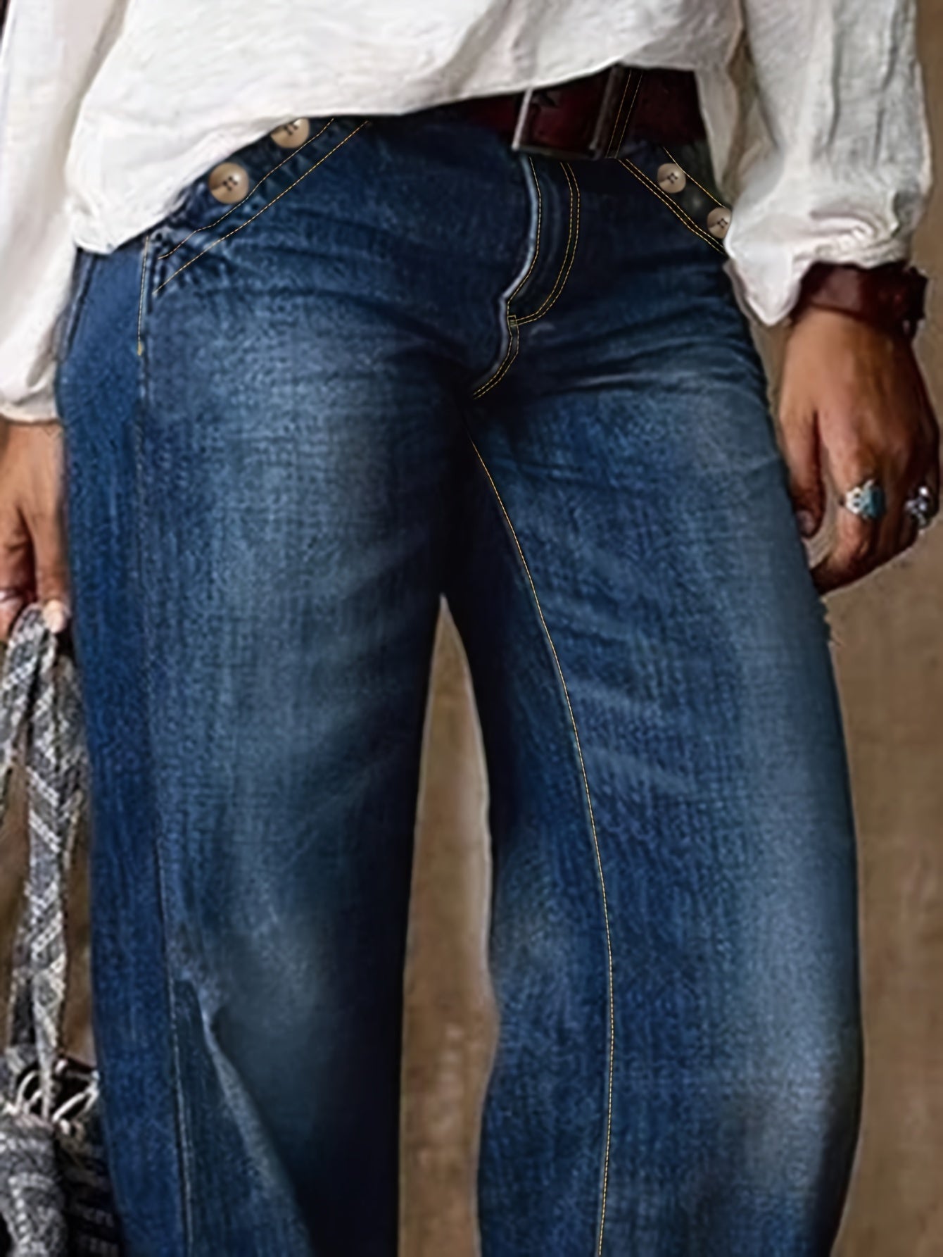 Women's Straight Leg Jeans - Light Blue Pocket Detail detail image