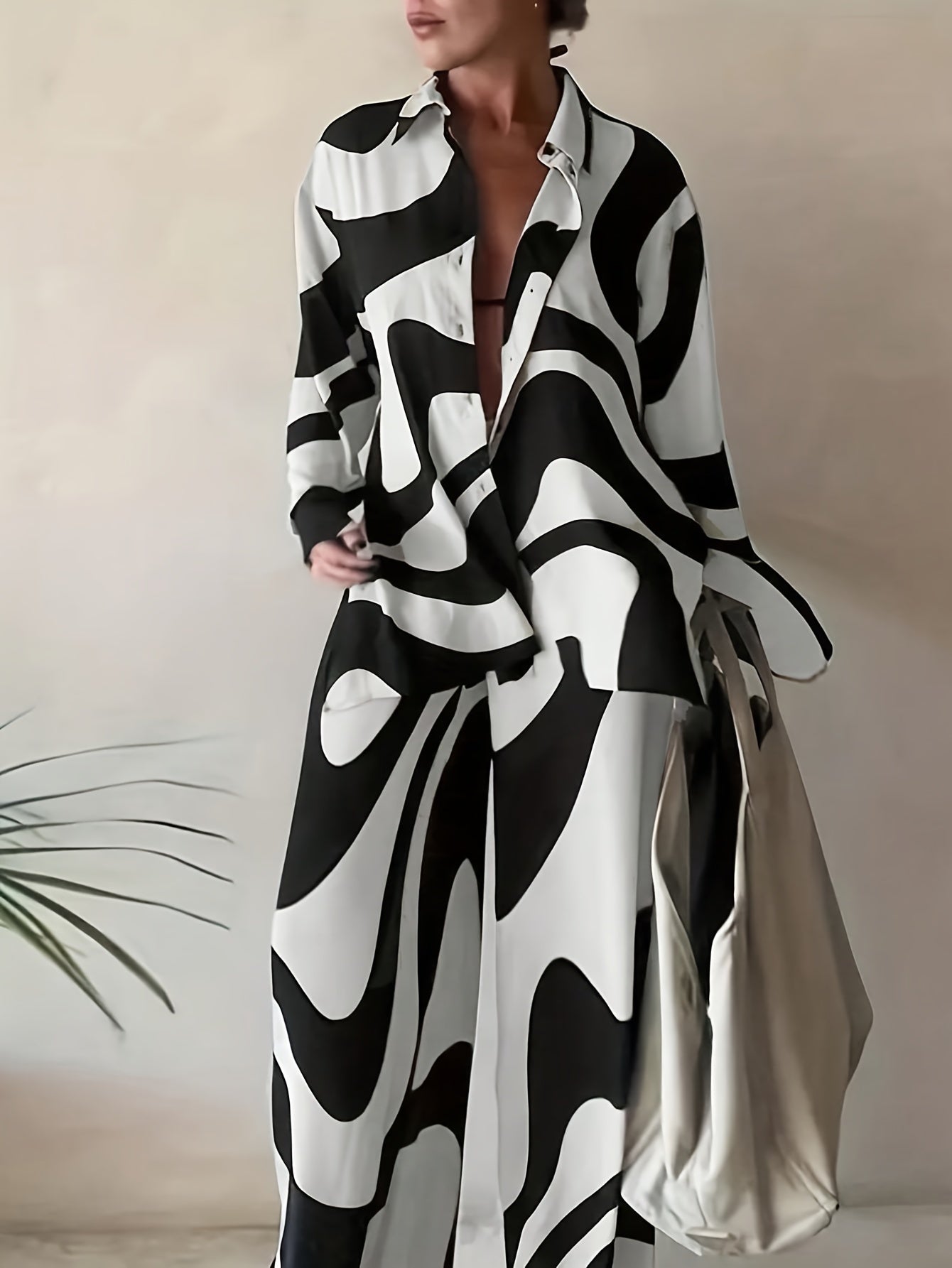 Women's Two-Piece Outfit Set - Short Sleeve 670693 product image
